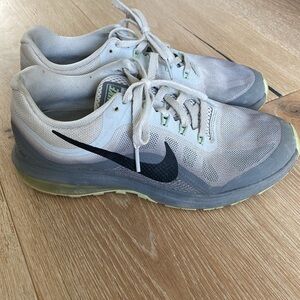 Nike Max Dynasty Running